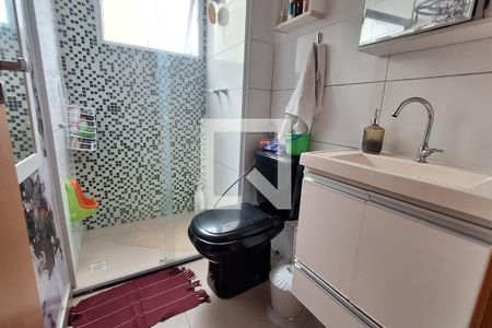 Banheiro de casa para alugar com 2 quartos, 43m² em Jardim Primavera, Duque de Caxias