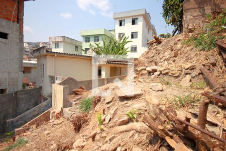 Casa à venda com 480m², 2 quartos e sem vagaFundos