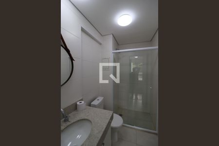 Banheiro de kitnet/studio para alugar com 1 quarto, 48m² em Centro, Jundiaí