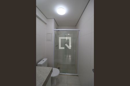 Banheiro de kitnet/studio para alugar com 1 quarto, 48m² em Centro, Jundiaí