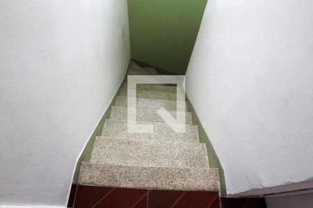 Casa para alugar com 280m², 2 quartos e 2 vagas Casa para alugar com 280m², 2 quartos e 2 vagasEscada