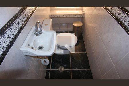Casa para alugar com 280m², 2 quartos e 2 vagas Casa para alugar com 280m², 2 quartos e 2 vagasLavabo