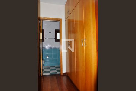 Casa para alugar com 570m², 5 quartos e 6 vagas Casa para alugar com 570m², 5 quartos e 6 vagasDetalhe - Closet