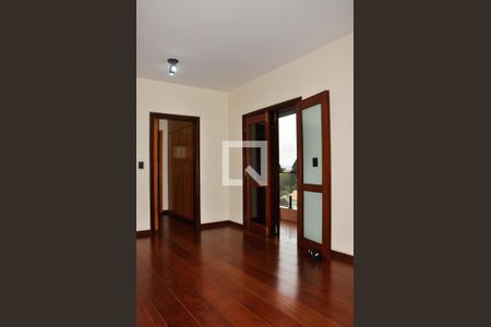 Casa para alugar com 570m², 5 quartos e 6 vagas Casa para alugar com 570m², 5 quartos e 6 vagasDetalhe - Quarto 04 com Suíte