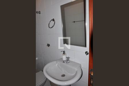 Casa para alugar com 570m², 5 quartos e 6 vagas Casa para alugar com 570m², 5 quartos e 6 vagasBanheiro na Área da Garagem