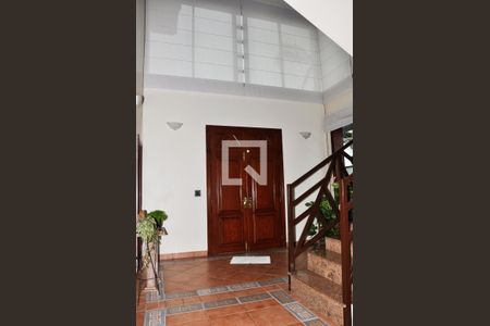 Casa para alugar com 570m², 5 quartos e 6 vagas Casa para alugar com 570m², 5 quartos e 6 vagasHall de entrada