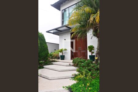 Casa para alugar com 570m², 5 quartos e 6 vagas Casa para alugar com 570m², 5 quartos e 6 vagasHall de entrada