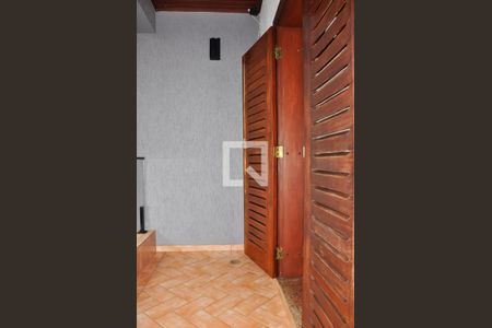 Casa para alugar com 570m², 5 quartos e 6 vagas Casa para alugar com 570m², 5 quartos e 6 vagasDetalhe - Varanda do Quarto 01 com Suíte