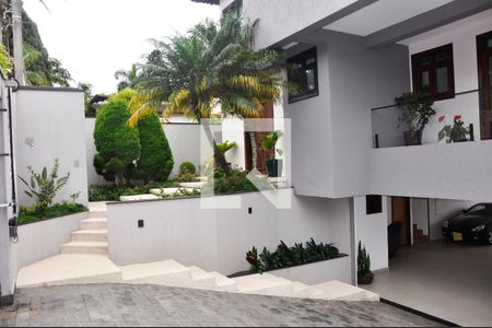 Casa para alugar com 570m², 5 quartos e 6 vagas Casa para alugar com 570m², 5 quartos e 6 vagasGaragem