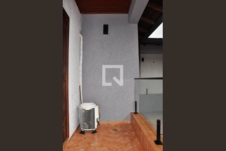 Casa para alugar com 570m², 5 quartos e 6 vagas Casa para alugar com 570m², 5 quartos e 6 vagasDetalhe - Varanda do Quarto 02 com Suíte