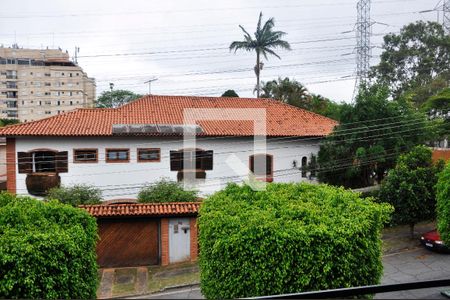 Casa para alugar com 570m², 5 quartos e 6 vagas Casa para alugar com 570m², 5 quartos e 6 vagasDetalhe - Vista da Varanda do Quarto 01 com Suíte