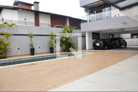 Casa para alugar com 570m², 5 quartos e 6 vagas Casa para alugar com 570m², 5 quartos e 6 vagasPiscina