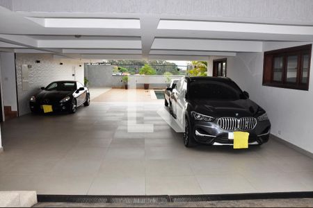 Casa para alugar com 570m², 5 quartos e 6 vagas Casa para alugar com 570m², 5 quartos e 6 vagasGaragem