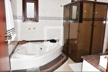 Casa para alugar com 570m², 5 quartos e 6 vagas Casa para alugar com 570m², 5 quartos e 6 vagasDetalhe - Suíte