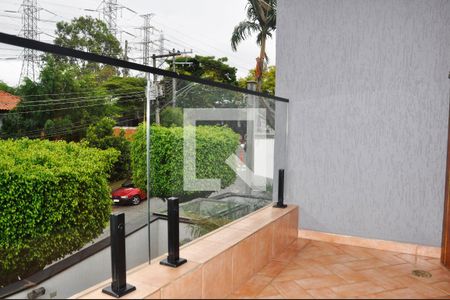 Casa para alugar com 570m², 5 quartos e 6 vagas Casa para alugar com 570m², 5 quartos e 6 vagasDetalhe - Varanda do Quarto 01 com Suíte