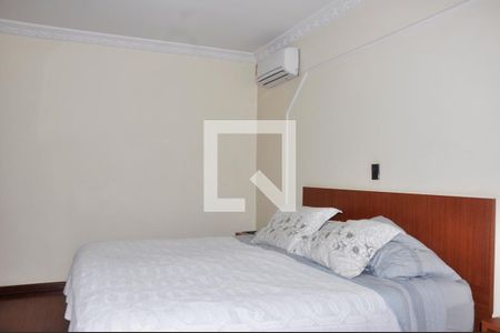 Casa para alugar com 570m², 5 quartos e 6 vagas Casa para alugar com 570m², 5 quartos e 6 vagasDetalhe - Quarto 01 com Suíte