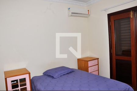 Casa para alugar com 570m², 5 quartos e 6 vagas Casa para alugar com 570m², 5 quartos e 6 vagasDetalhe - Quarto 02 com Suíte