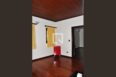 Casa para alugar com 570m², 5 quartos e 6 vagas Casa para alugar com 570m², 5 quartos e 6 vagasDetalhe - Hall dos Quartos