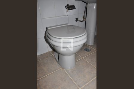 Casa para alugar com 570m², 5 quartos e 6 vagas Casa para alugar com 570m², 5 quartos e 6 vagasBanheiro na Área da Garagem