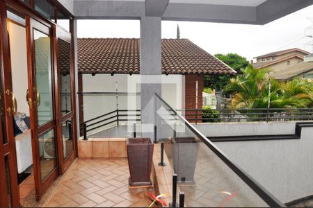 Casa para alugar com 570m², 5 quartos e 6 vagas Casa para alugar com 570m², 5 quartos e 6 vagasDetalhe - Varanda da Sala