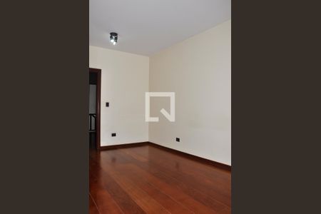 Casa para alugar com 570m², 5 quartos e 6 vagas Casa para alugar com 570m², 5 quartos e 6 vagasDetalhe - Quarto 04 com Suíte