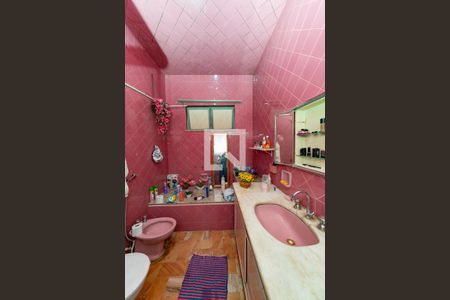 Casa à venda com 297m², 5 quartos e 1 vaga Casa à venda com 297m², 5 quartos e 1 vagaBanheiro da Suíte