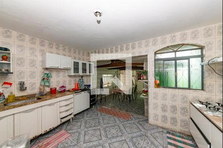 Casa à venda com 297m², 5 quartos e 1 vaga Casa à venda com 297m², 5 quartos e 1 vagaCozinha