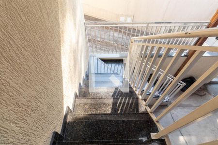 Casa de condomínio à venda com 92m², 2 quartos e 1 vagaEscada