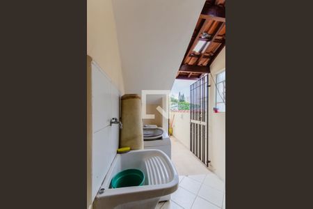 Casa à venda com 214m², 3 quartos e 1 vagaÁrea de Serviço