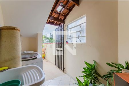 Casa à venda com 214m², 3 quartos e 1 vagaÁrea de Serviço