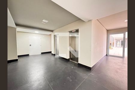 Apartamento à venda com 67m², 2 quartos e 2 vagasHall social