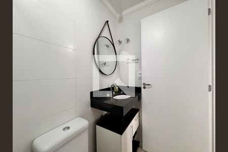 Apartamento à venda com 67m², 2 quartos e 2 vagasBanheiro da suíte 