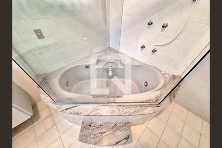 Casa para alugar com 180m², 3 quartos e 1 vaga Casa para alugar com 180m², 3 quartos e 1 vagaBanheiro da Suíte 2