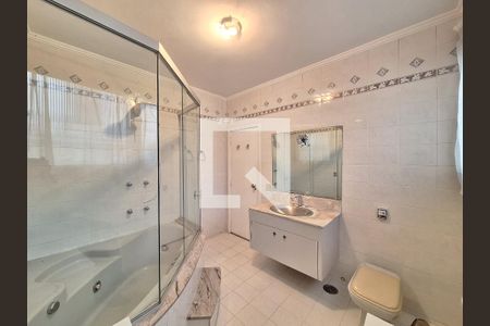 Casa para alugar com 180m², 3 quartos e 1 vaga Casa para alugar com 180m², 3 quartos e 1 vagaBanheiro da Suíte 2