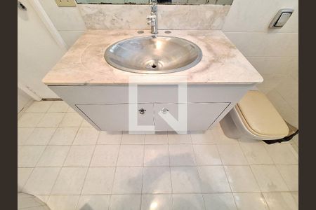 Casa para alugar com 180m², 3 quartos e 1 vaga Casa para alugar com 180m², 3 quartos e 1 vagaBanheiro da Suíte 2