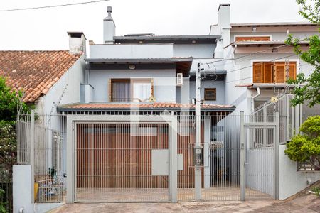 Casa à venda com 250m², 4 quartos e 2 vagasFachada