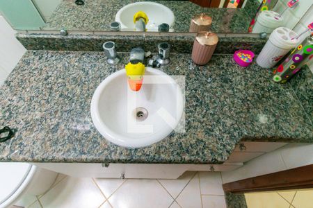 Casa de condomínio à venda com 194m², 3 quartos e 4 vagasBanheiro 2