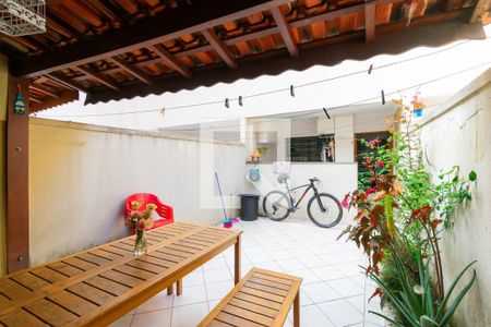 Casa de condomínio à venda com 194m², 3 quartos e 4 vagasQuintal