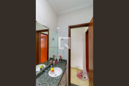 Casa de condomínio à venda com 194m², 3 quartos e 4 vagasBanheiro 2