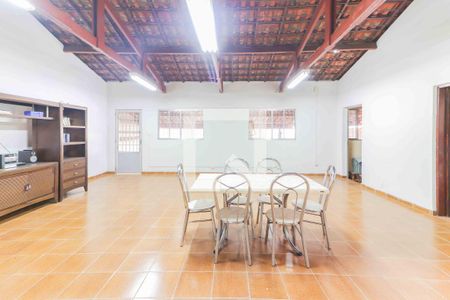 Casa à venda com 246m², 3 quartos e 5 vagasSalão