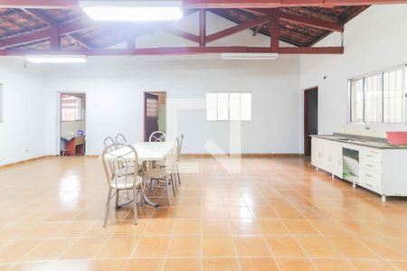 Casa à venda com 246m², 3 quartos e 5 vagasSalão