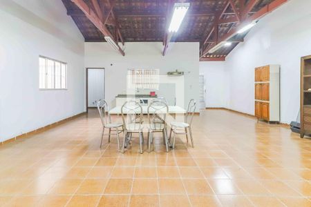 Casa à venda com 246m², 3 quartos e 5 vagasSalão