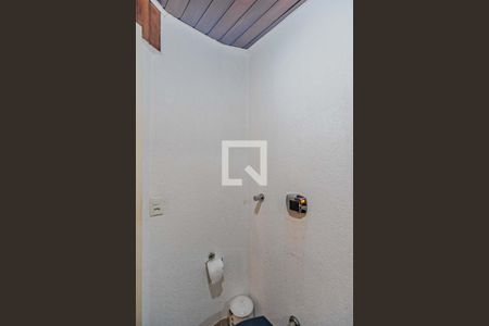 Casa à venda com 240m², 4 quartos e 6 vagasBanheiro Escrito