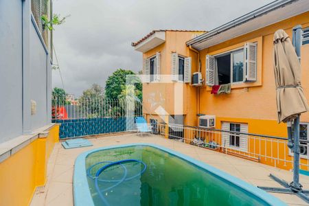 Casa à venda com 240m², 4 quartos e 6 vagasÁrea externa