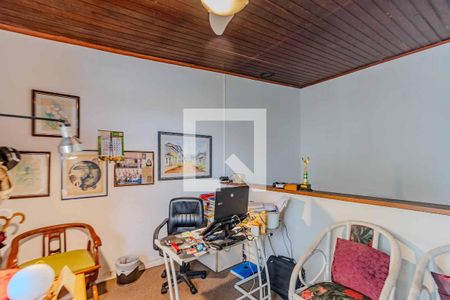 Casa à venda com 240m², 4 quartos e 6 vagasEscrito