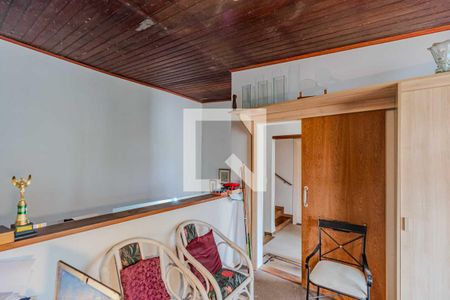 Casa à venda com 240m², 4 quartos e 6 vagasEscrito