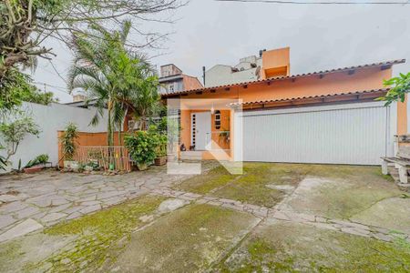 Casa à venda com 240m², 4 quartos e 6 vagasFachada