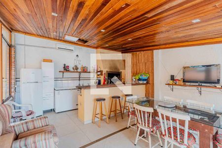 Casa à venda com 240m², 4 quartos e 6 vagasÁrea externa