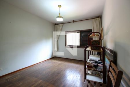 Casa à venda com 300m², 4 quartos e 4 vagasSuíte 2