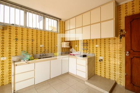 Casa à venda com 300m², 4 quartos e 4 vagasCozinha